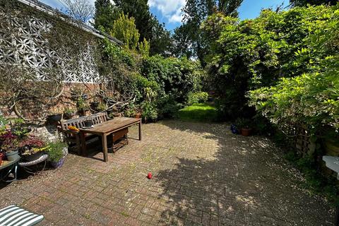 2 bedroom flat for sale, Greencroft Gardens, London NW6