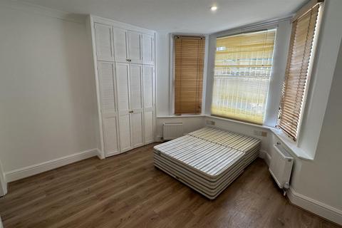 2 bedroom flat for sale, Greencroft Gardens, London NW6