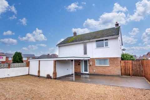 4 bedroom detached house to rent, Nursery Drive, Carlton, Nottingham, NG4 3RZ