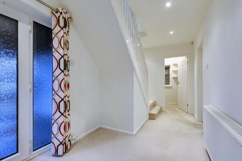 4 bedroom detached house to rent, Nursery Drive, Carlton, Nottingham, NG4 3RZ