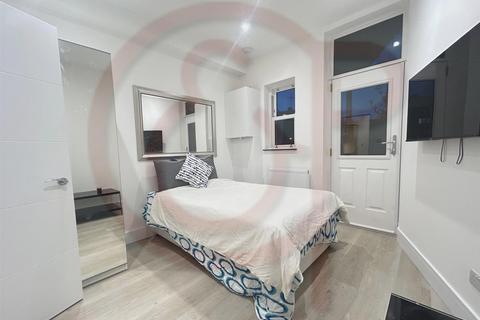 undefined, Emanuel Avenue, Acton, W3
