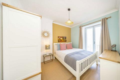 2 bedroom flat for sale, Cleveland Gardens, London W2