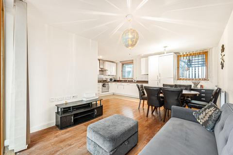 2 bedroom apartment to rent, oberon court, London, E6