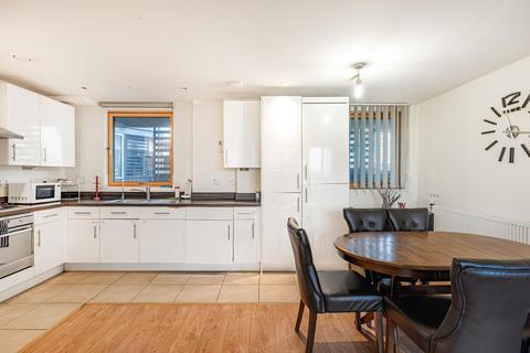 2 bedroom apartment to rent, oberon court, London, E6