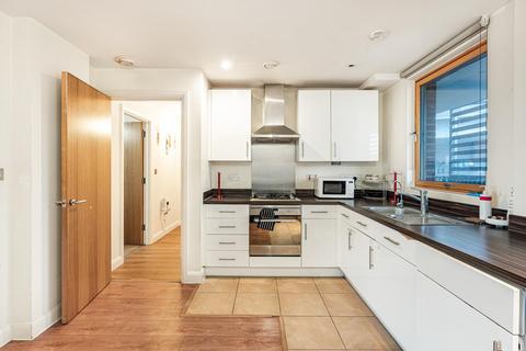2 bedroom apartment to rent, oberon court, London, E6