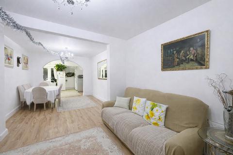 4 bedroom semi-detached house to rent, Deans Lane, Edgware, HA8