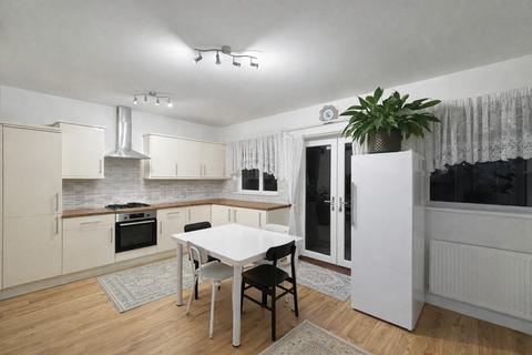 4 bedroom semi-detached house to rent, Deans Lane, Edgware, HA8