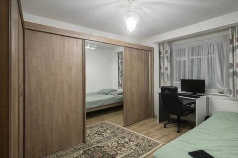 4 bedroom semi-detached house to rent, Deans Lane, Edgware, HA8