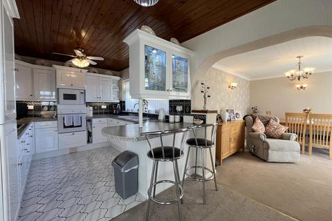 3 bedroom semi-detached house for sale, Sherwood Close, Dewsbury WF13