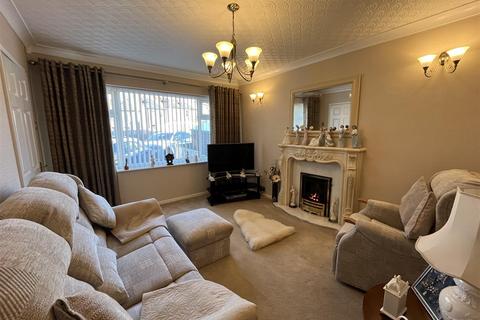 3 bedroom semi-detached house for sale, Sherwood Close, Dewsbury WF13