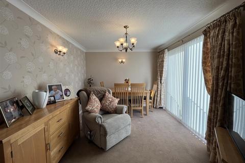 3 bedroom semi-detached house for sale, Sherwood Close, Dewsbury WF13