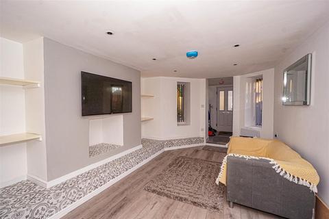1 bedroom flat for sale, Quarry Crescent, Hastings