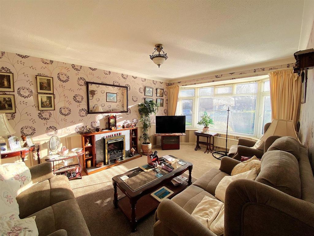 61 College Rd - Lounge1.jpg