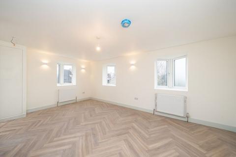 2 bedroom flat to rent, Mitcham Road, Tooting SW17