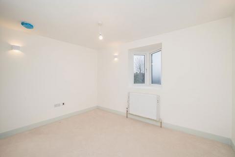2 bedroom flat to rent, Mitcham Road, Tooting SW17