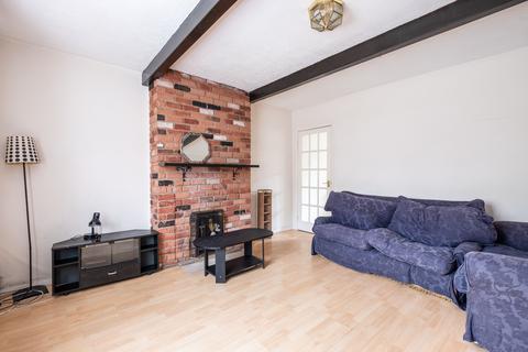 2 bedroom house to rent, Raymond Crescent, Guildford, GU2