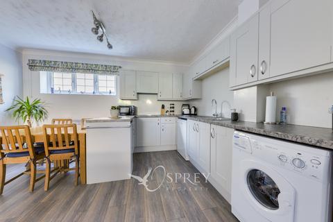 2 bedroom terraced house to rent, West Street, Peterborough PE8