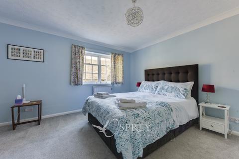2 bedroom terraced house to rent, West Street, Peterborough PE8