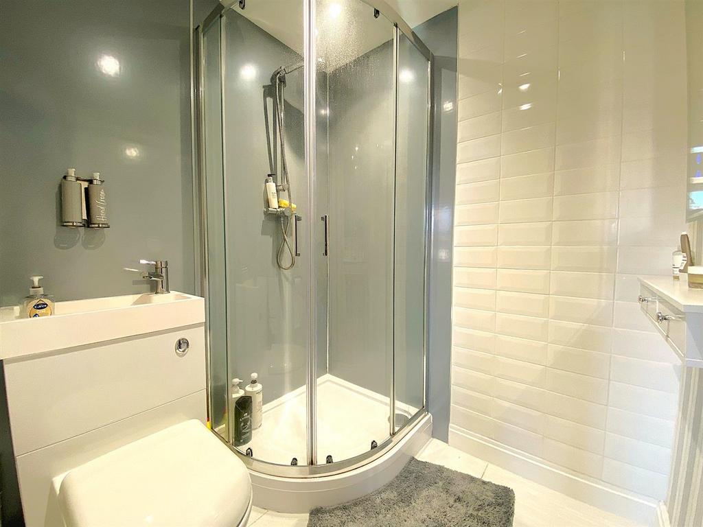 3 Jasmine Way - En Suite.jpg