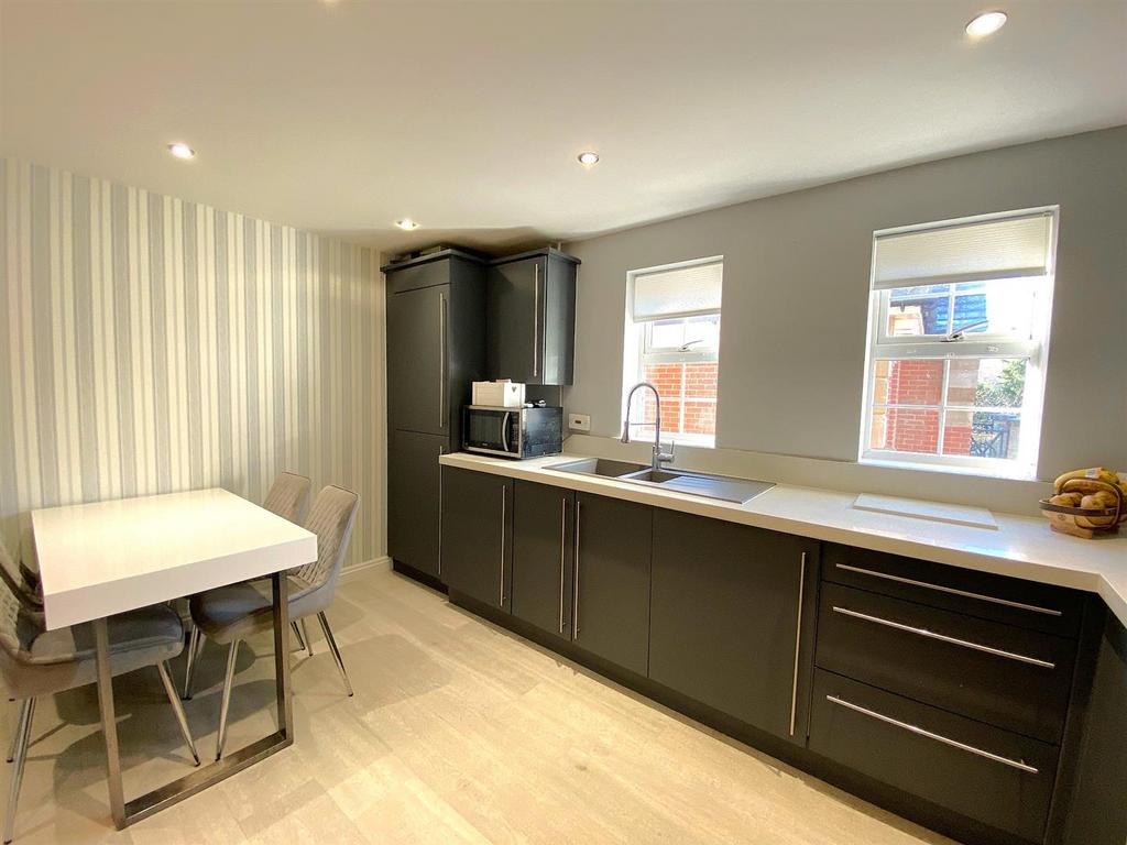 3 Jasmine Way - Kitchen2.jpg