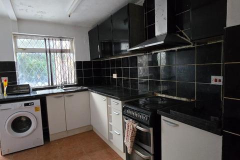 4 bedroom semi-detached house to rent, Lane Avenue, Walsall