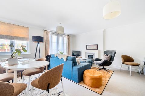 2 bedroom flat for sale, Wey Hill, Haslemere, Surrey, GU27