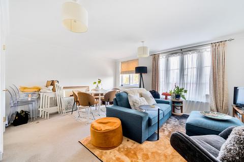 2 bedroom flat for sale, Wey Hill, Haslemere, Surrey, GU27