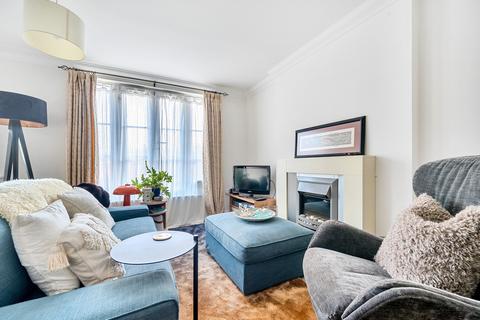 2 bedroom flat for sale, Wey Hill, Haslemere, Surrey, GU27