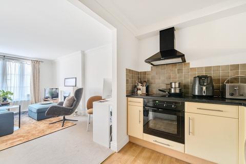 2 bedroom flat for sale, Wey Hill, Haslemere, Surrey, GU27