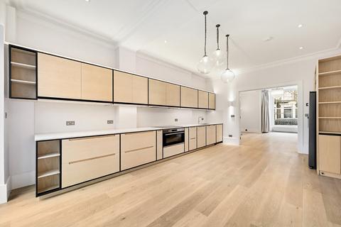 3 bedroom flat to rent, Lower Addison Gardens, London