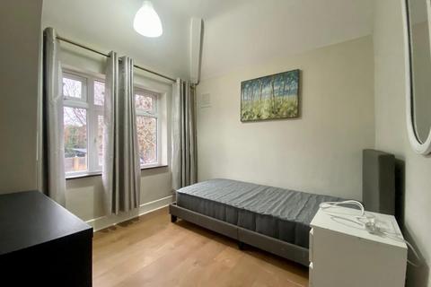 2 bedroom house share to rent, London SW16
