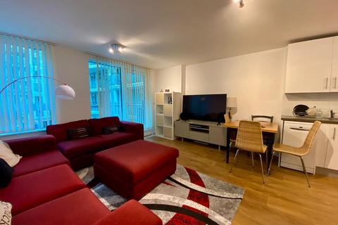 2 bedroom flat to rent, London SW8