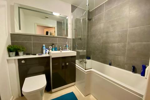 2 bedroom flat to rent, London SW8