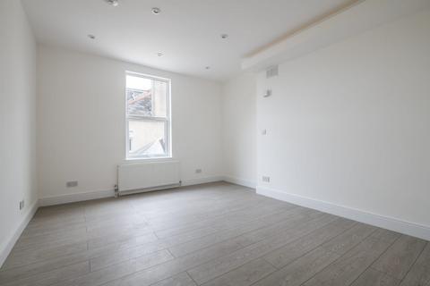 Studio to rent, London SW16