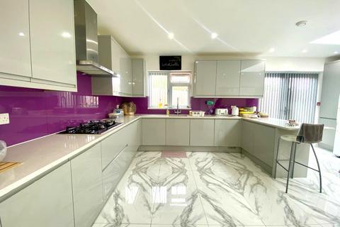 5 bedroom semi-detached house to rent, Croydon CR0