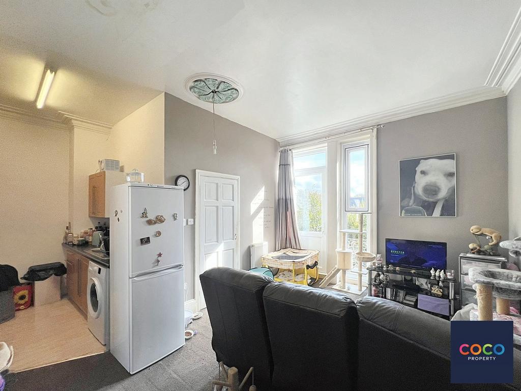 Living Area/ Diner