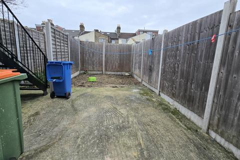 2 bedroom flat to rent, Dorset Road, London, E7