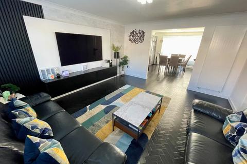 4 bedroom detached house for sale, Old Bedford Road, Luton, LU2 7BY