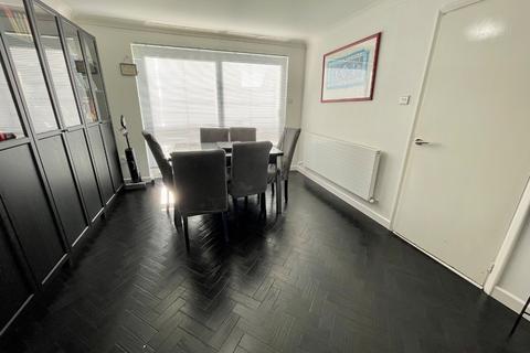 4 bedroom detached house for sale, Old Bedford Road, Luton, LU2 7BY