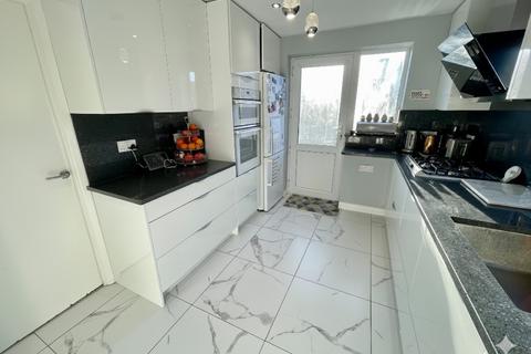 4 bedroom detached house for sale, Old Bedford Road, Luton, LU2 7BY