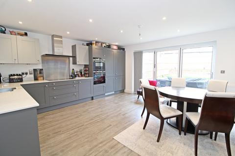 4 bedroom semi-detached house for sale, Roman Way, Beckenham, BR3