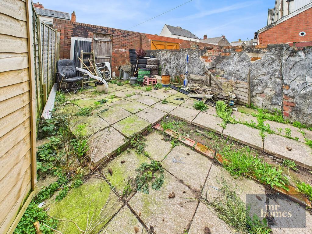 Ground Floor Flat Rear Garden