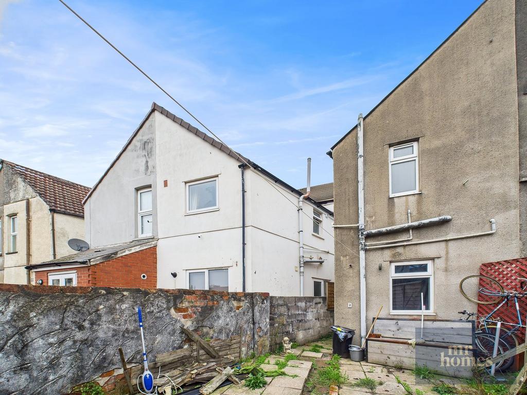 Ground Floor Flat Rear Garden