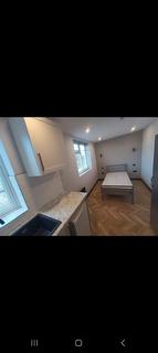 Studio to rent, Grayscroft Road, London
