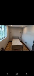 Studio to rent, Grayscroft Road, London