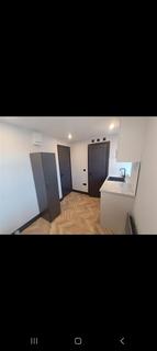 Studio to rent, Grayscroft Road, London