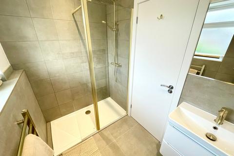 1 bedroom house of multiple occupation to rent, Garden Close, Ashford TW15