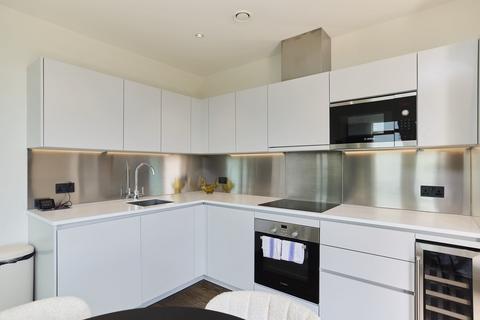 2 bedroom flat to rent, Salusbury Road