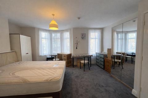 1 bedroom flat to rent, Priory Avenue, High Wycombe