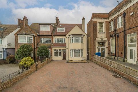 2 bedroom flat to rent, Golders Green Road, London NW11